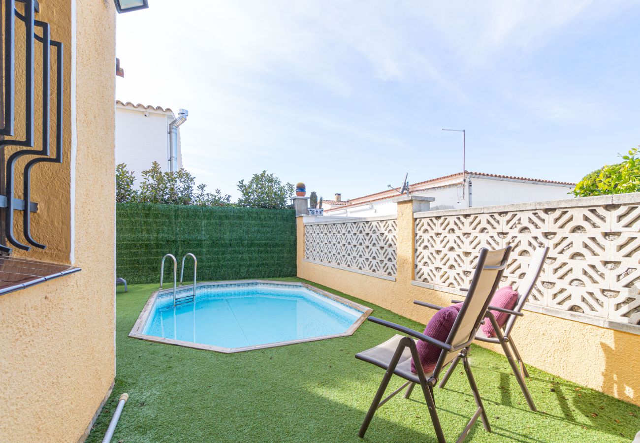 Villa à Empuriabrava - 0130-MONTGRI Maison avec piscine privée 