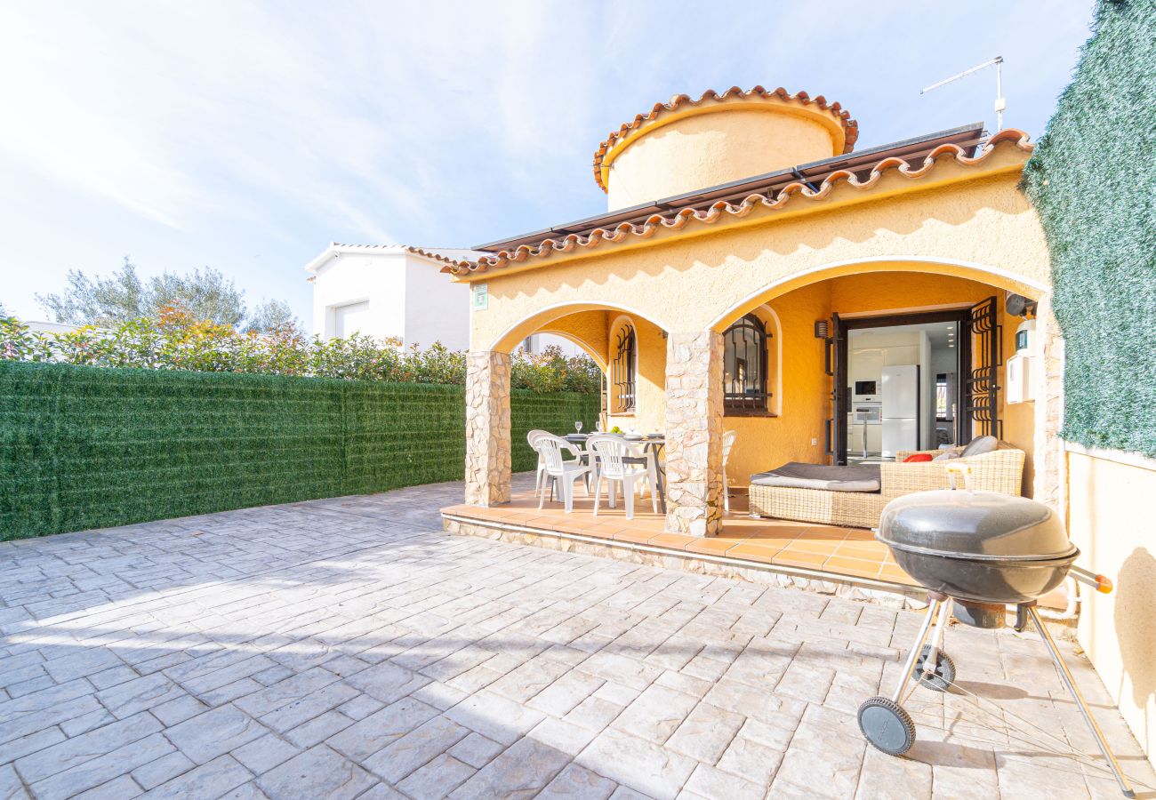 Villa à Empuriabrava - 0130-MONTGRI Maison avec piscine privée 