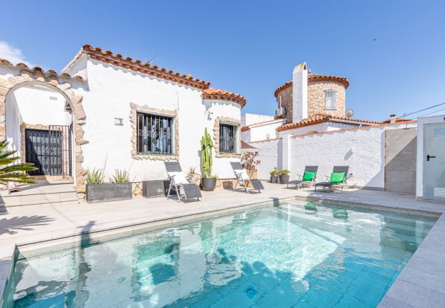 Villa à Empuriabrava - 0190-SANT MAURICI Maison avec piscine privée