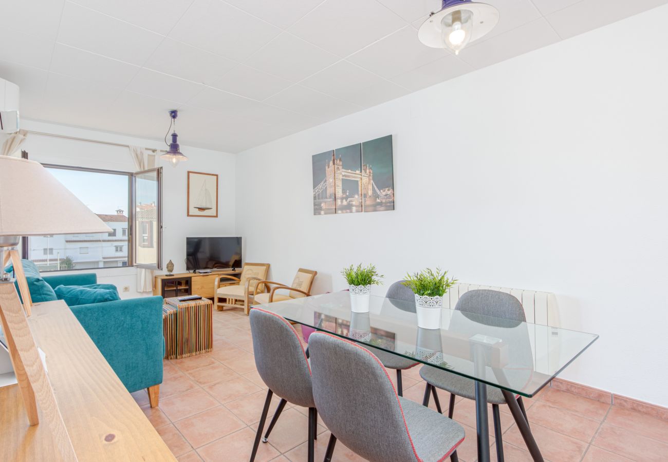 Appartement à Empuriabrava - 0147-PORT SOTAVENT Appartement avec vue sur le canal et piscine