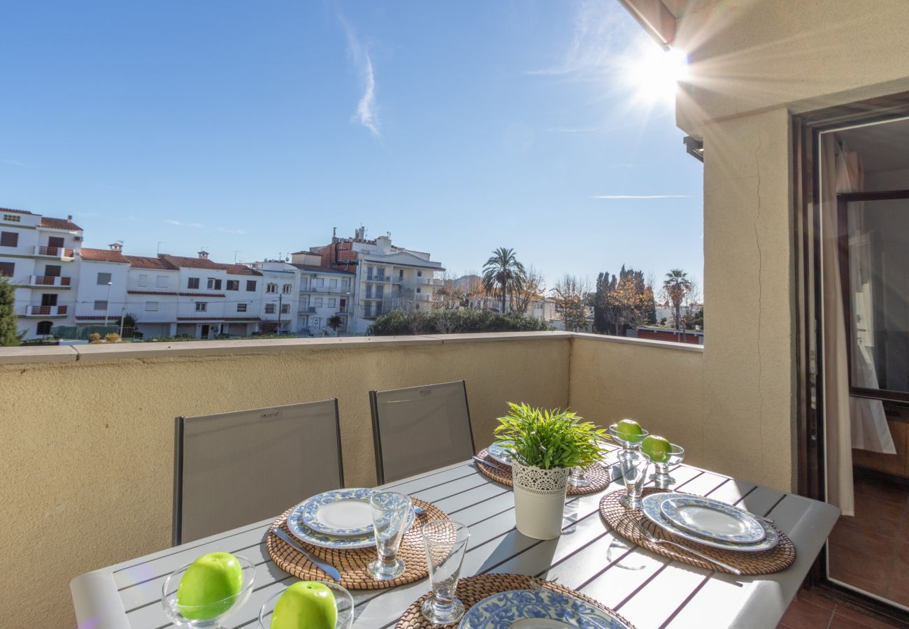 Appartement à Empuriabrava - 0147-PORT SOTAVENT Appartement avec vue sur le canal et piscine