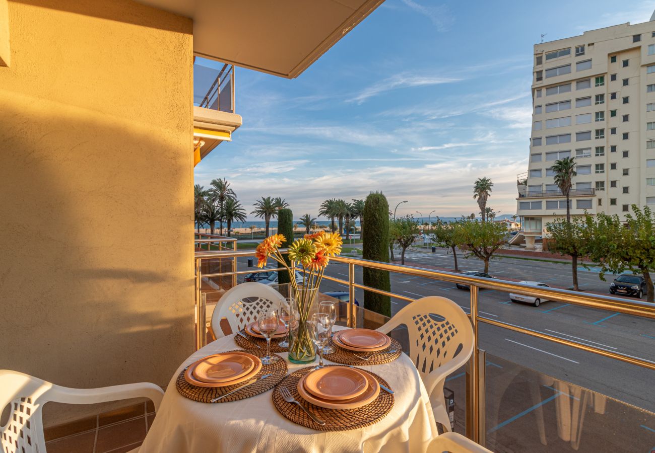 Appartement à Empuriabrava - 0089-MIRABLAU Appartement avec vue latérale sur la plage