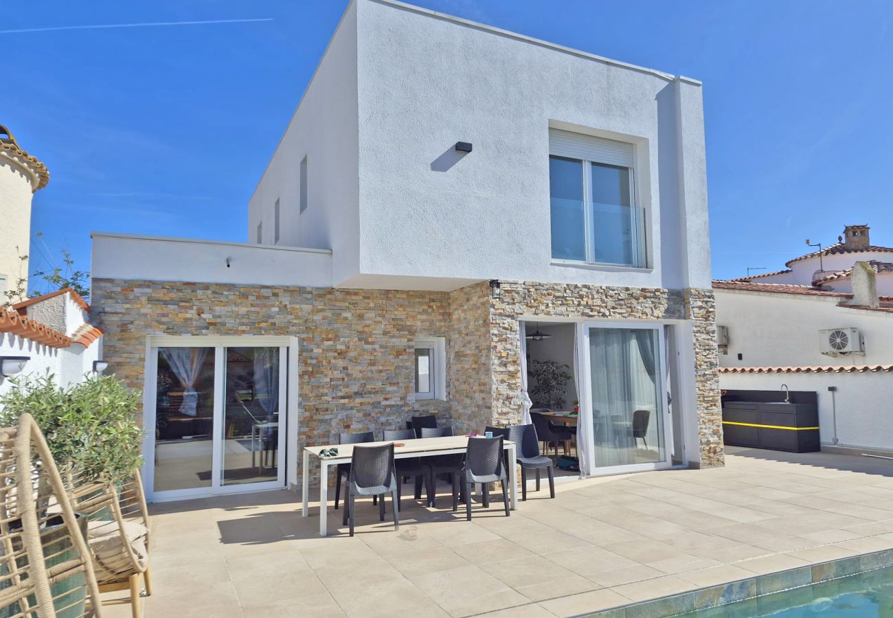 Villa à Empuriabrava - 0040-CAP RAS Maison au canal avec piscine et amarrage