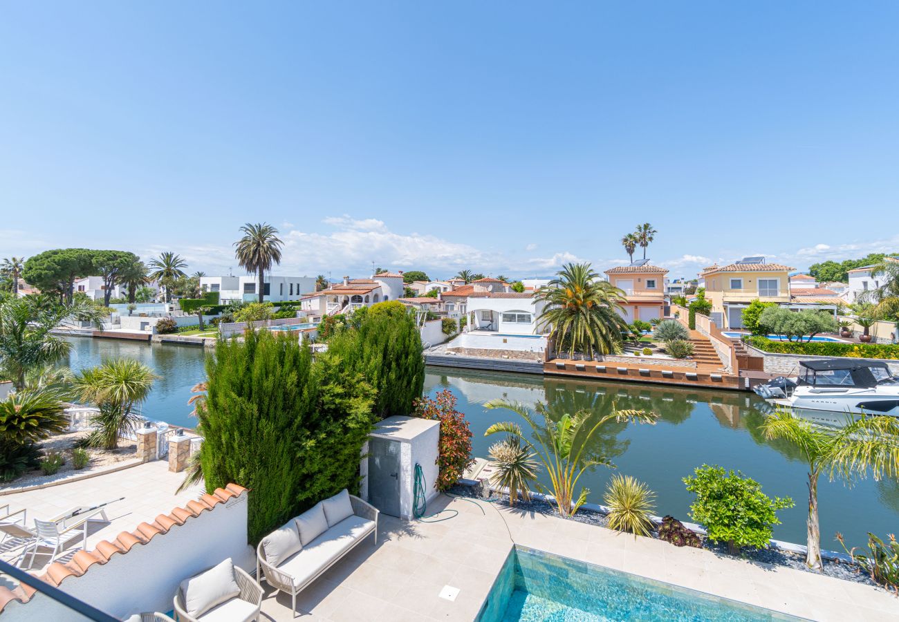 Villa à Empuriabrava - 0040-CAP RAS Maison au canal avec piscine et amarrage