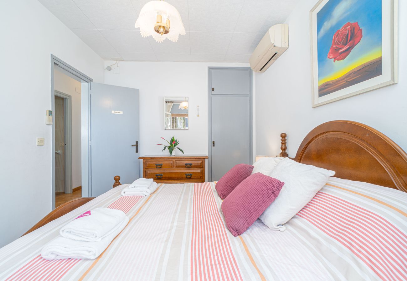 Villa in Empuriabrava - 0108-LLOBREGAT Huis aan het kanaal met zwembad en aanlegplaats