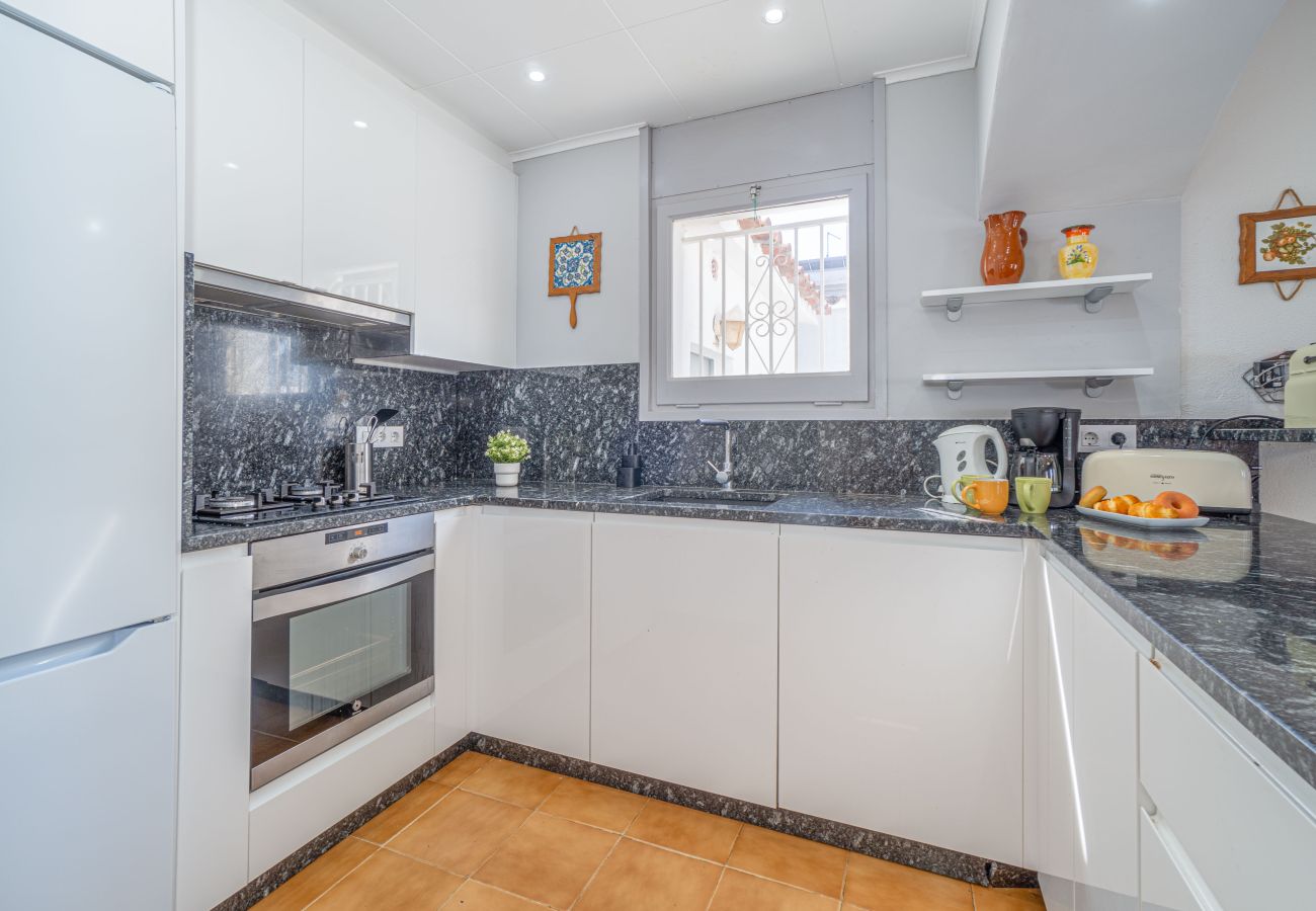 Villa in Empuriabrava - 0108-LLOBREGAT Huis aan het kanaal met zwembad en aanlegplaats