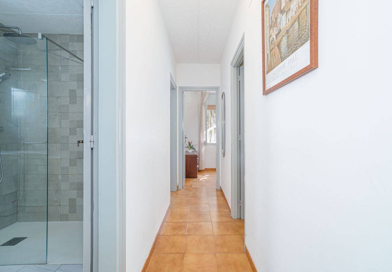 Villa in Empuriabrava - 0108-LLOBREGAT Huis aan het kanaal met zwembad en aanlegplaats