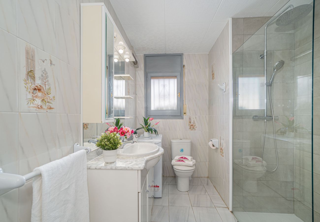 Villa in Empuriabrava - 0108-LLOBREGAT Huis aan het kanaal met zwembad en aanlegplaats