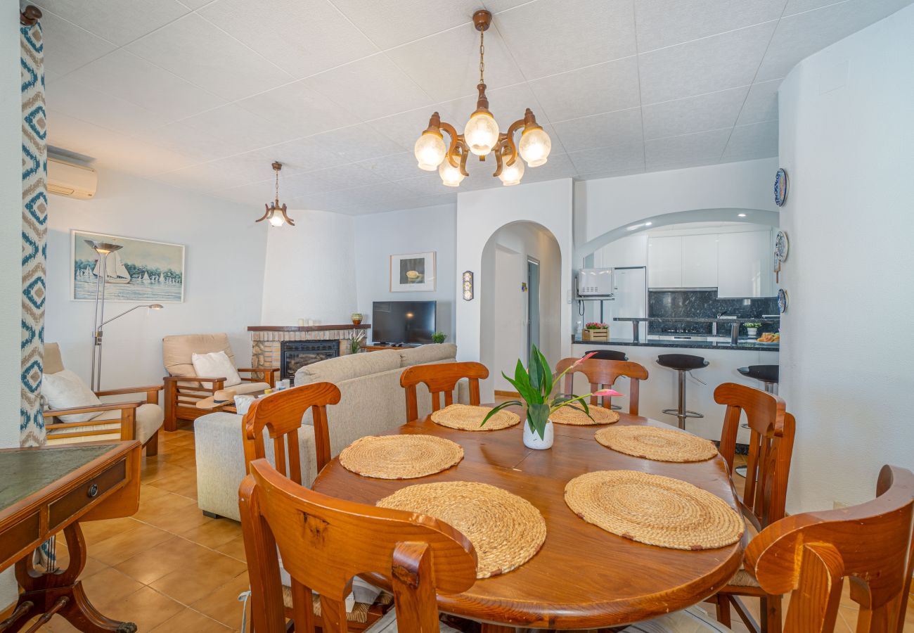 Villa in Empuriabrava - 0108-LLOBREGAT Huis aan het kanaal met zwembad en aanlegplaats