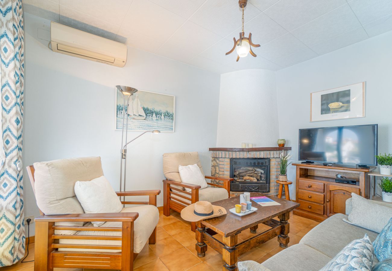 Villa in Empuriabrava - 0108-LLOBREGAT Huis aan het kanaal met zwembad en aanlegplaats