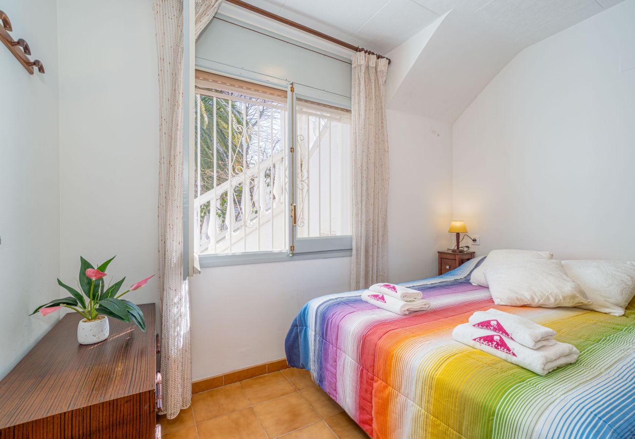 Villa in Empuriabrava - 0108-LLOBREGAT Huis aan het kanaal met zwembad en aanlegplaats