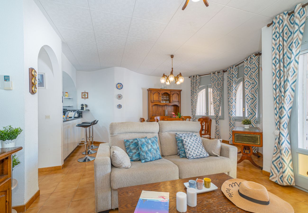 Villa in Empuriabrava - 0108-LLOBREGAT Huis aan het kanaal met zwembad en aanlegplaats