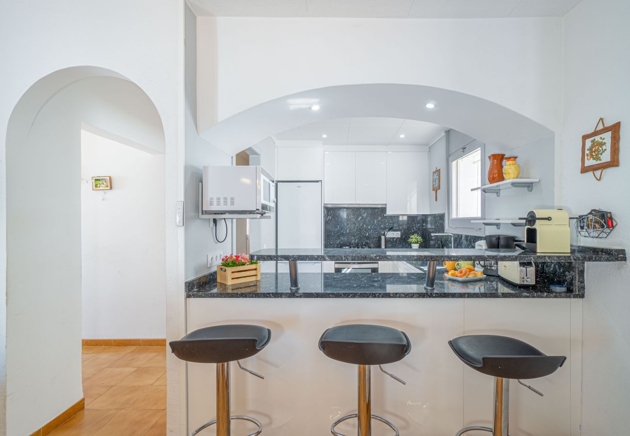 Villa in Empuriabrava - 0108-LLOBREGAT Huis aan het kanaal met zwembad en aanlegplaats