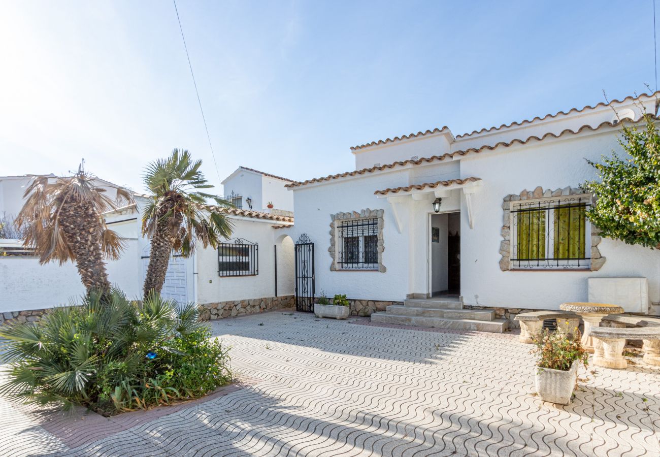 Villa in Empuriabrava - 0038-CREUS Huis aan kanaal met zwembad en aanlegplaats