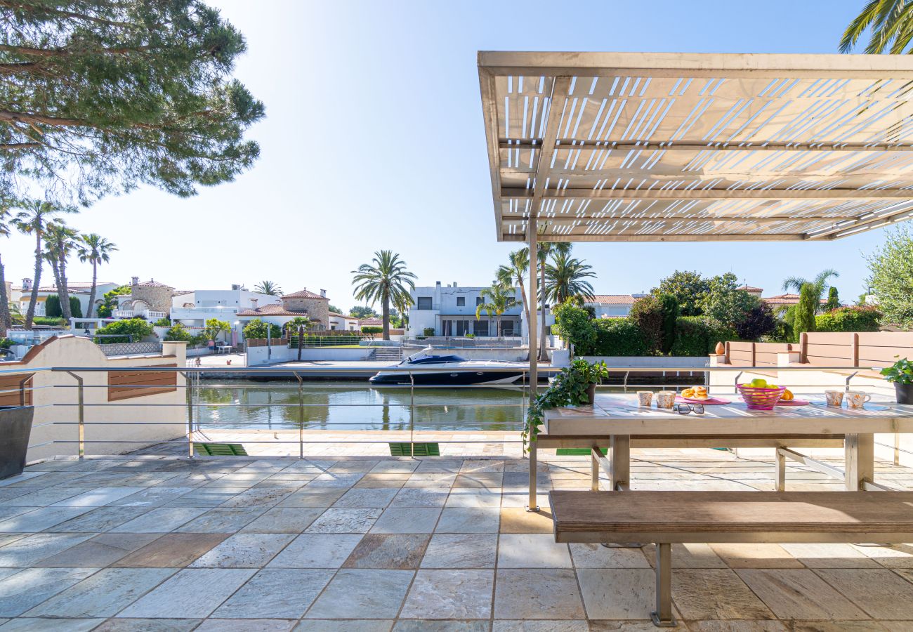 Villa in Empuriabrava - 0031-TER Huis aan kanaal met zwembad, aanlegplaats en studio