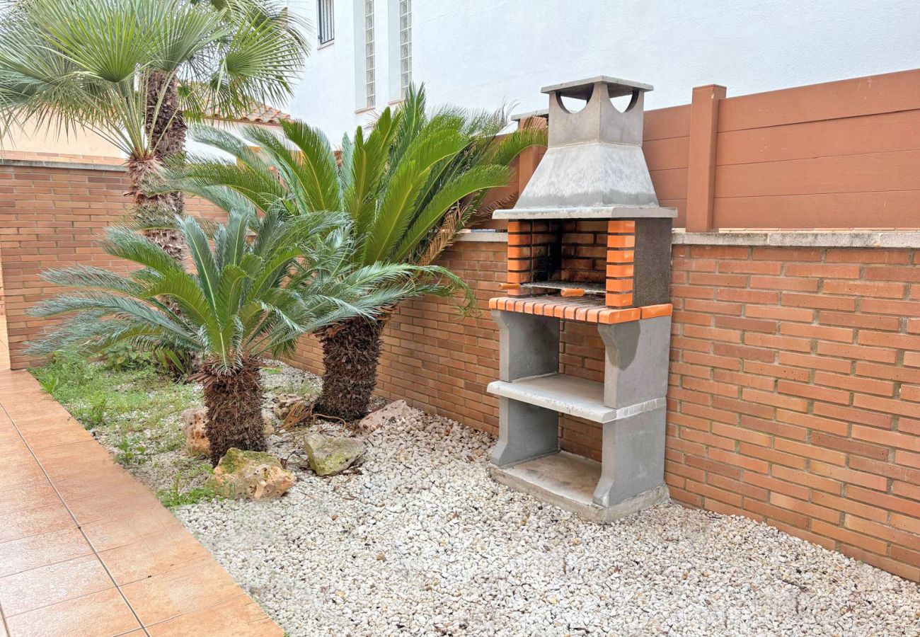 Villa in Empuriabrava - 0109-PANI Huis aan het kanaal met zwembad en aanlegplaats