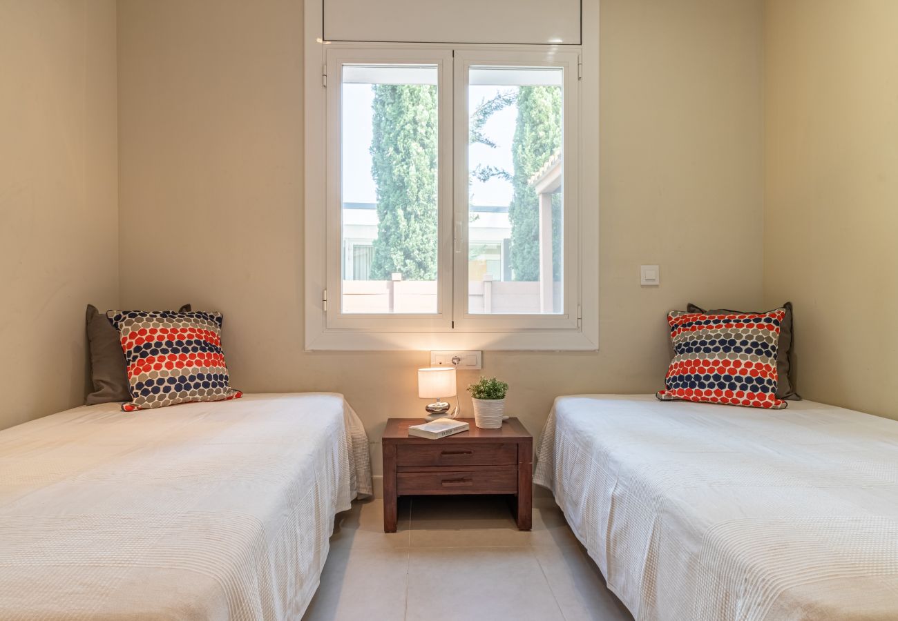 Villa in Empuriabrava - 0141-PANI Huis aan kanaal met zwembad en aanlegplaats