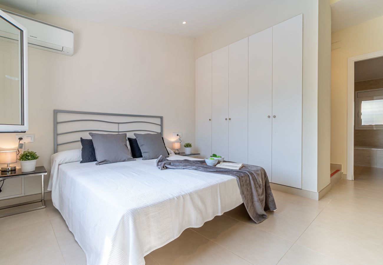 Villa in Empuriabrava - 0141-PANI Huis aan kanaal met zwembad en aanlegplaats