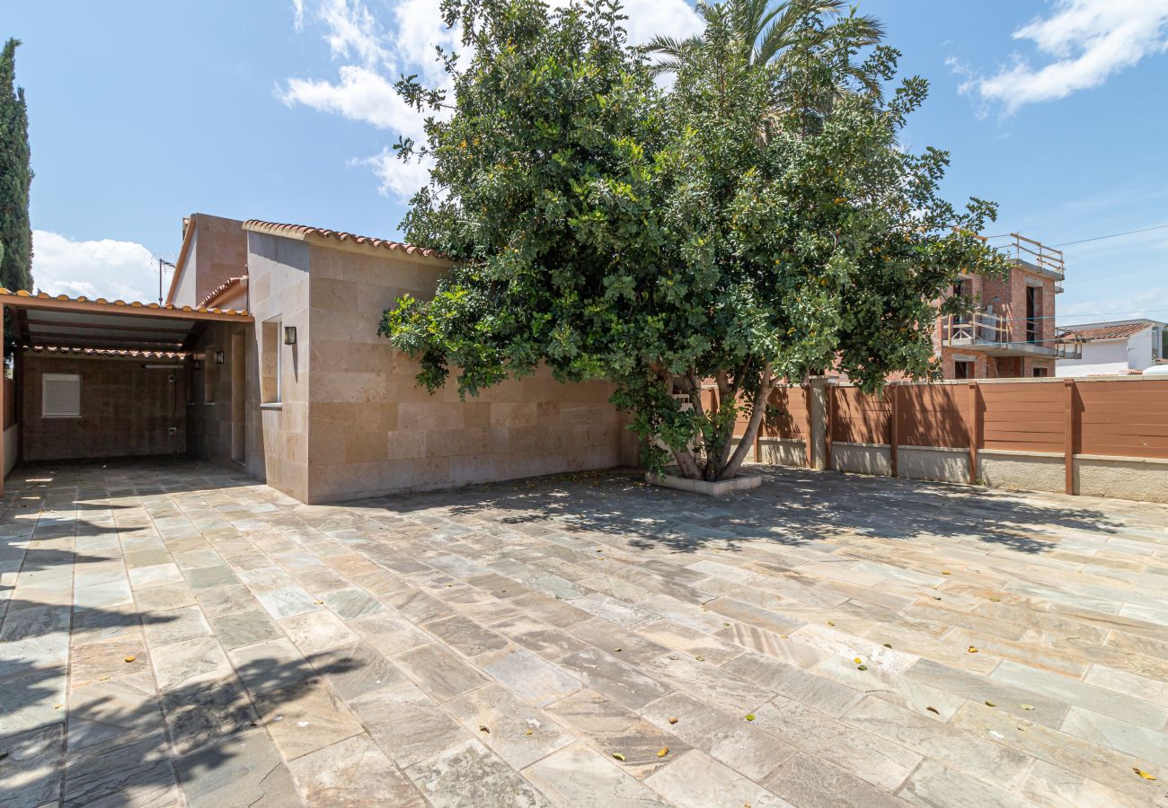 Villa in Empuriabrava - 0141-PANI Huis aan kanaal met zwembad en aanlegplaats