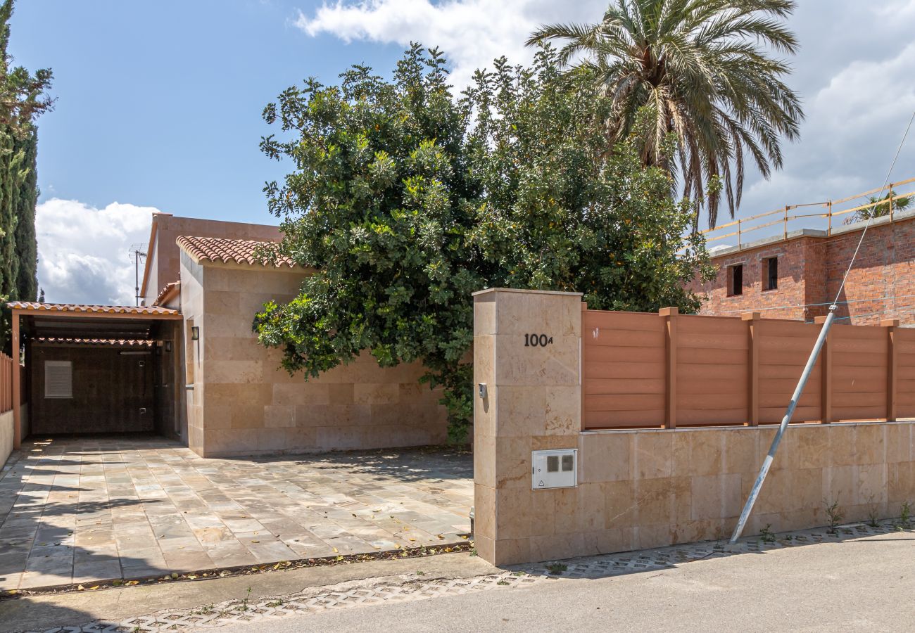 Villa in Empuriabrava - 0141-PANI Huis aan kanaal met zwembad en aanlegplaats