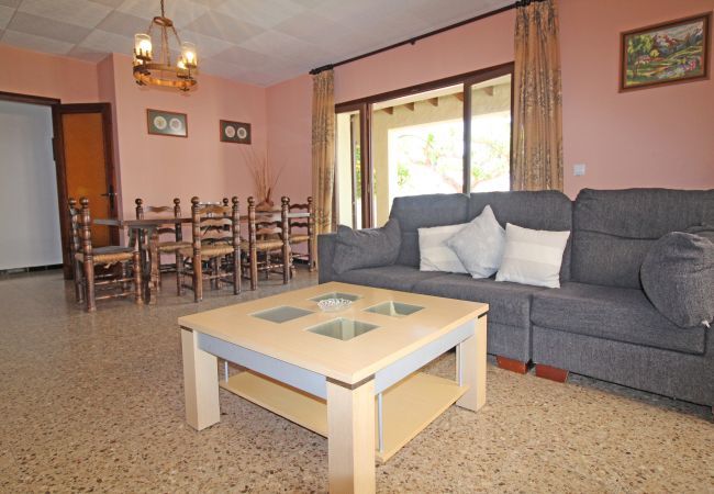 Villa in Empuriabrava - 0081-PANI Huis met 4 slaapkamers en tuin