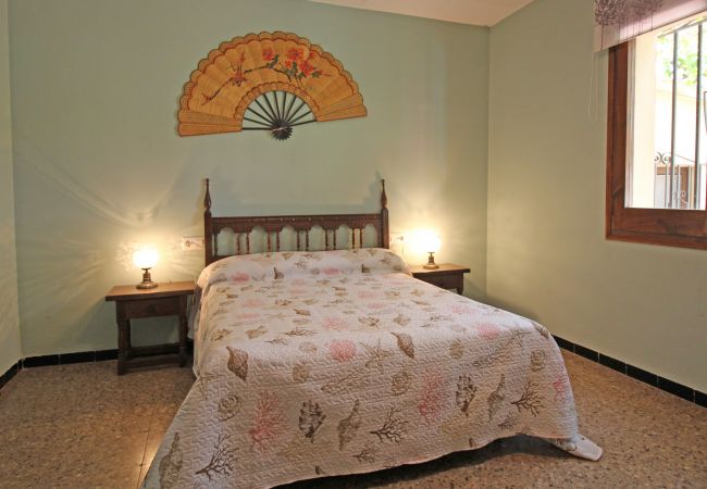 Villa in Empuriabrava - 0081-PANI Huis met 4 slaapkamers en tuin