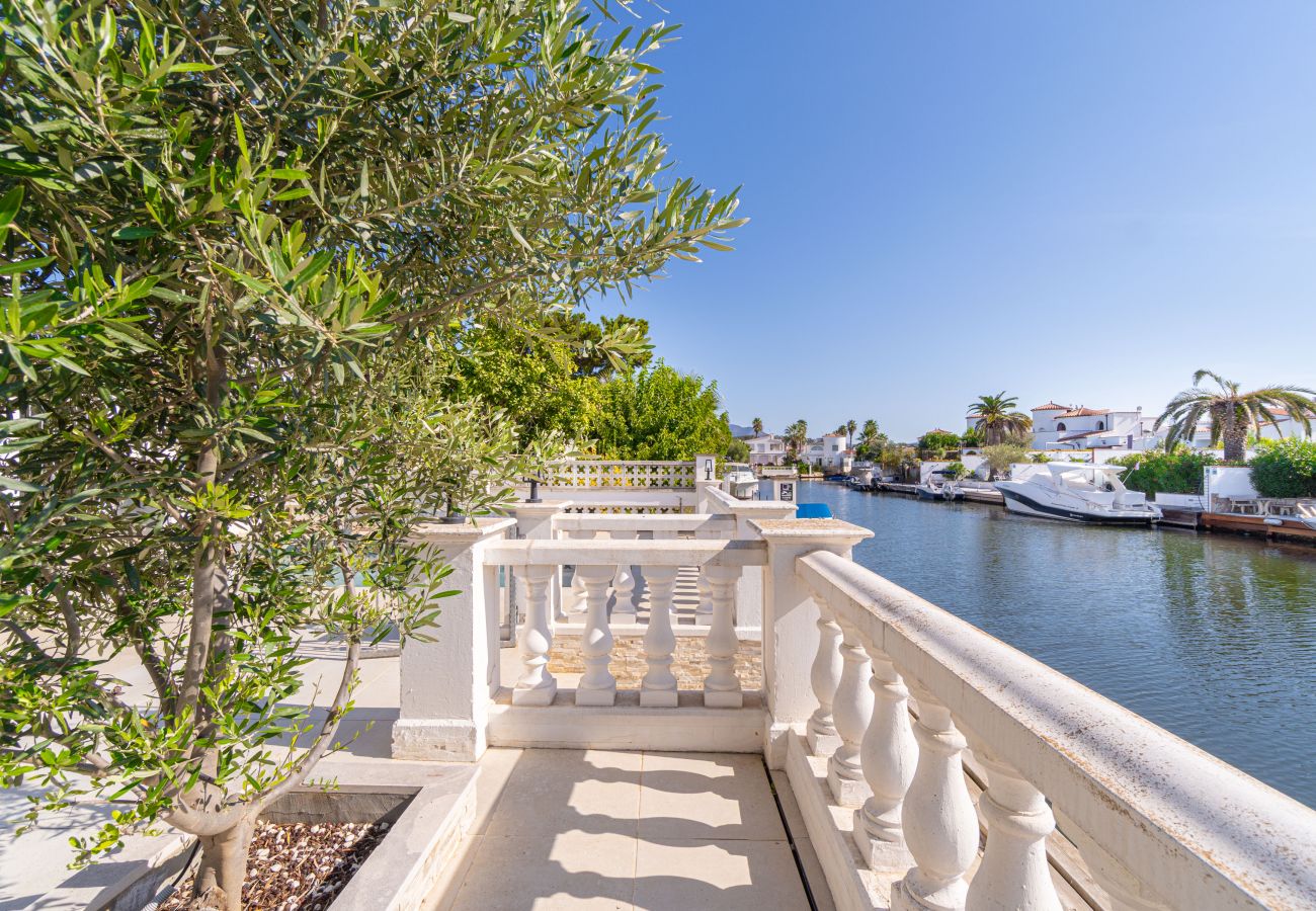 Villa in Empuriabrava - 0042-FLAMICELL Huis aan het kanaal met zwembad
