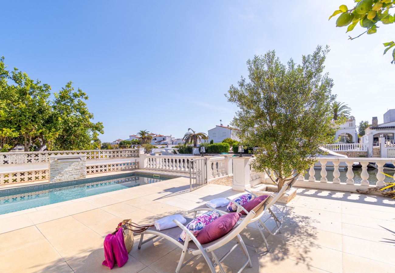 Villa in Empuriabrava - 0042-FLAMICELL Huis aan het kanaal met zwembad