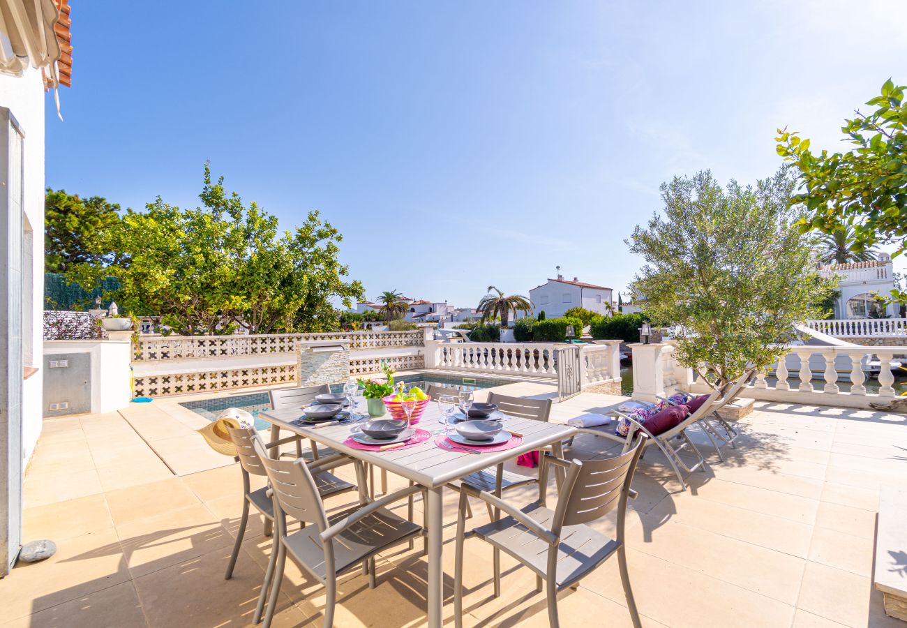Villa in Empuriabrava - 0042-FLAMICELL Huis aan het kanaal met zwembad