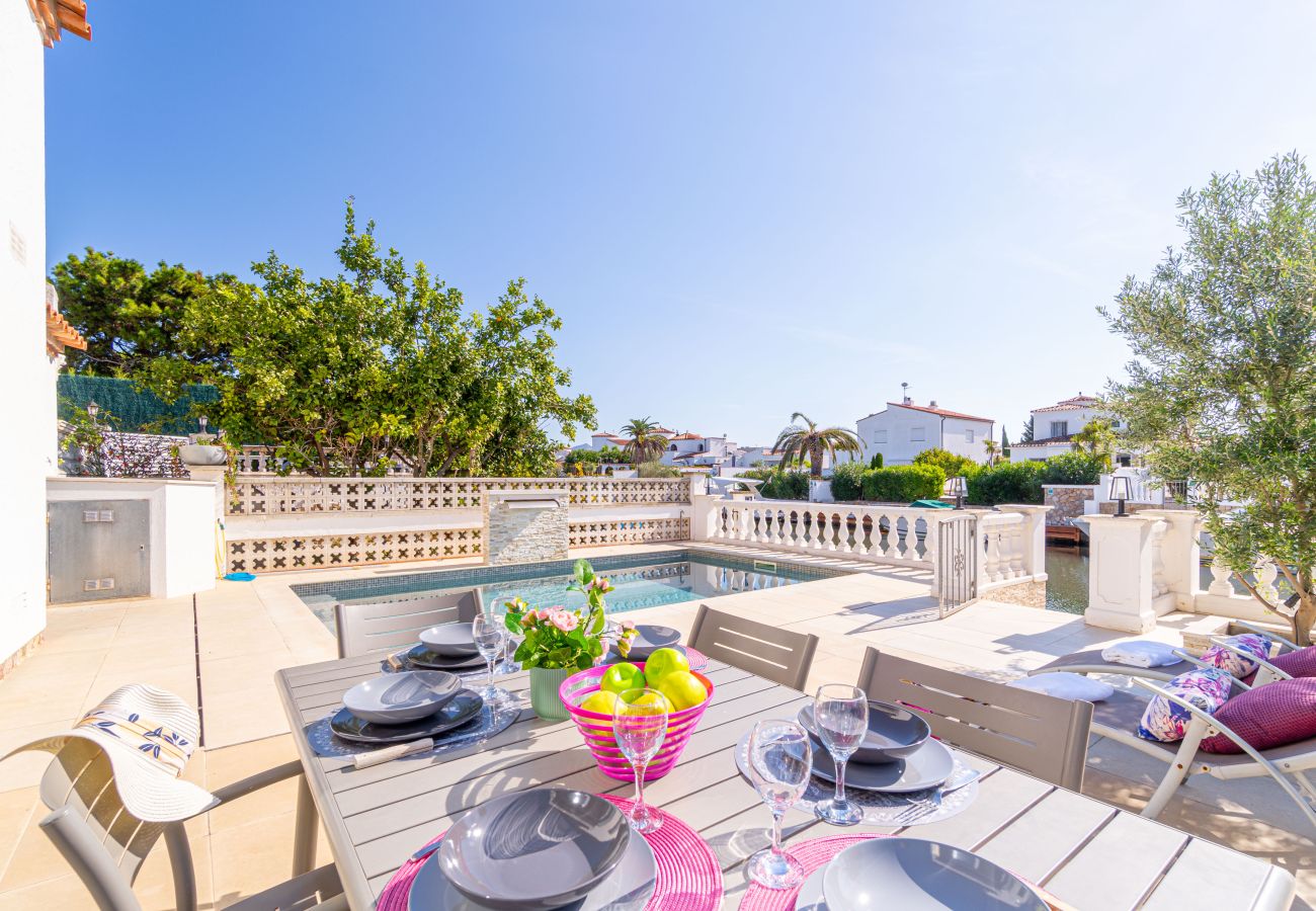 Villa in Empuriabrava - 0042-FLAMICELL Huis aan het kanaal met zwembad