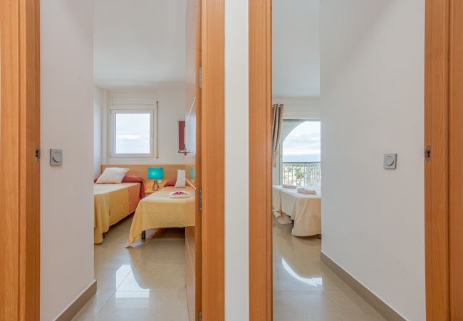 Appartement in Empuriabrava - 0160-PORT GREC Appartement met WIFI, Smart TV, uitzicht op zee en kanaal