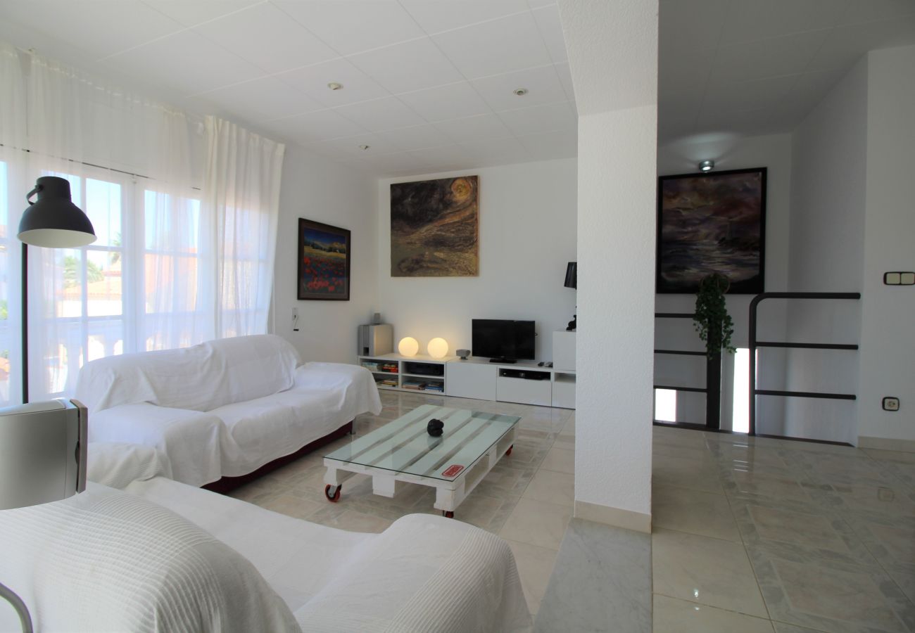 Villa in Empuriabrava - 0024-BAHIA  Huis met 3 slaapkamers dichtbij het strand
