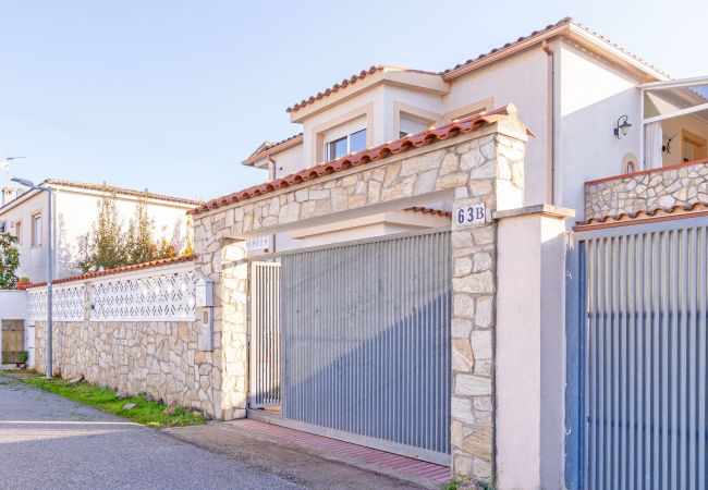 Villa in Empuriabrava - 0007-REQUESENS Huis met privé-zwembad en wifi Villa in Empuriabrava - 0007-REQUESENS Huis met privé-zwembad en wifi