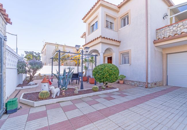 Villa in Empuriabrava - 0007-REQUESENS Huis met privé-zwembad en wifi Villa in Empuriabrava - 0007-REQUESENS Huis met privé-zwembad en wifi