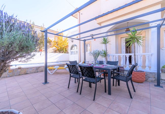 Villa in Empuriabrava - 0007-REQUESENS Huis met privé-zwembad en wifi Villa in Empuriabrava - 0007-REQUESENS Huis met privé-zwembad en wifi