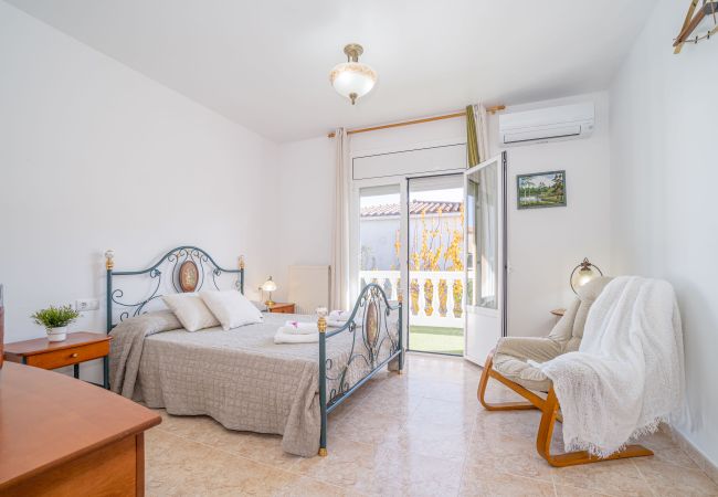Villa in Empuriabrava - 0007-REQUESENS Huis met privé-zwembad en wifi Villa in Empuriabrava - 0007-REQUESENS Huis met privé-zwembad en wifi
