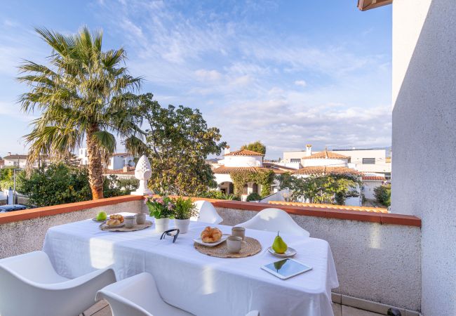 Villa in Empuriabrava - 0007-REQUESENS Huis met privé-zwembad en wifi Villa in Empuriabrava - 0007-REQUESENS Huis met privé-zwembad en wifi