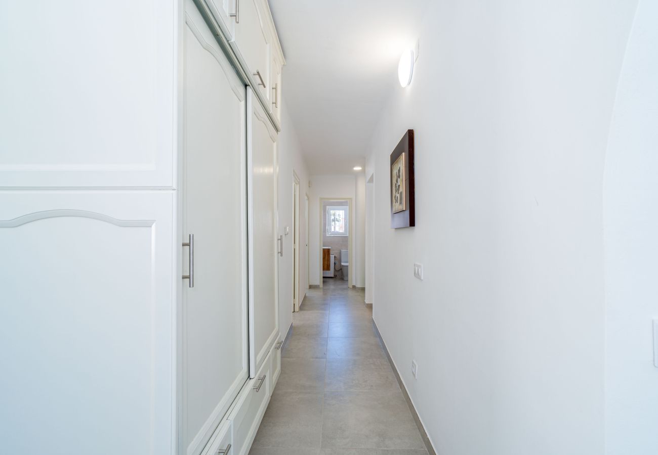 Villa in Empuriabrava - 0100-LLOBREGAT Huis aan kanaal met zwembad, aanlegplaats en studio