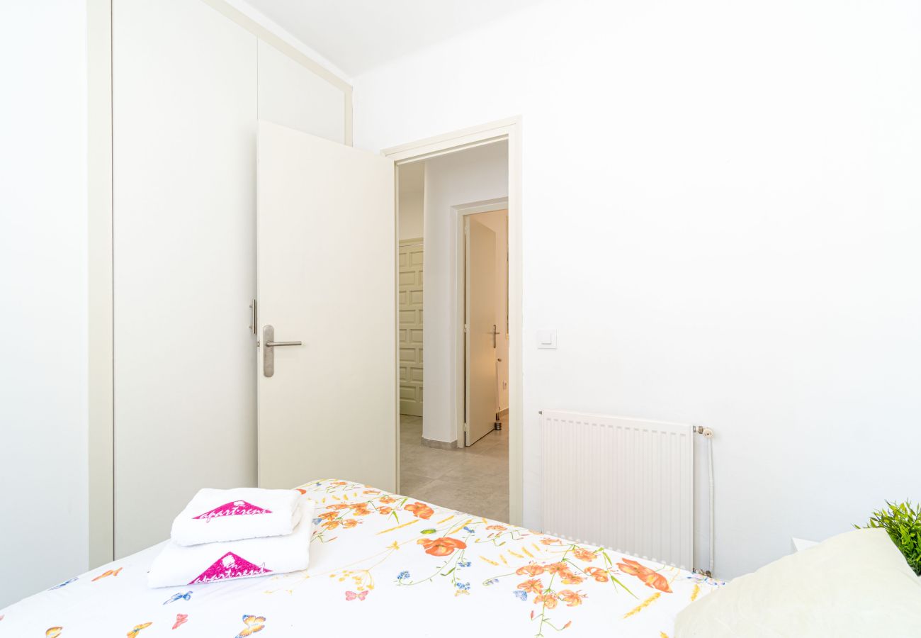 Villa in Empuriabrava - 0100-LLOBREGAT Huis aan kanaal met zwembad, aanlegplaats en studio