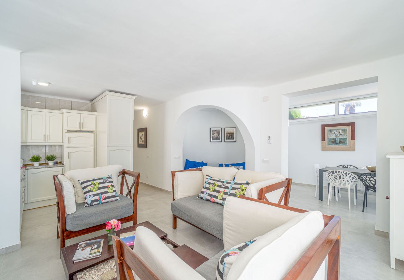 Villa in Empuriabrava - 0100-LLOBREGAT Huis aan kanaal met zwembad, aanlegplaats en studio