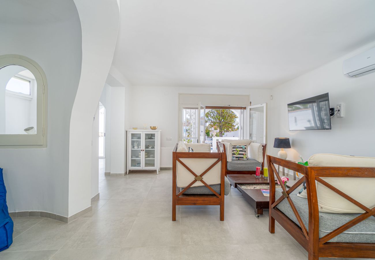 Villa in Empuriabrava - 0100-LLOBREGAT Huis aan kanaal met zwembad, aanlegplaats en studio