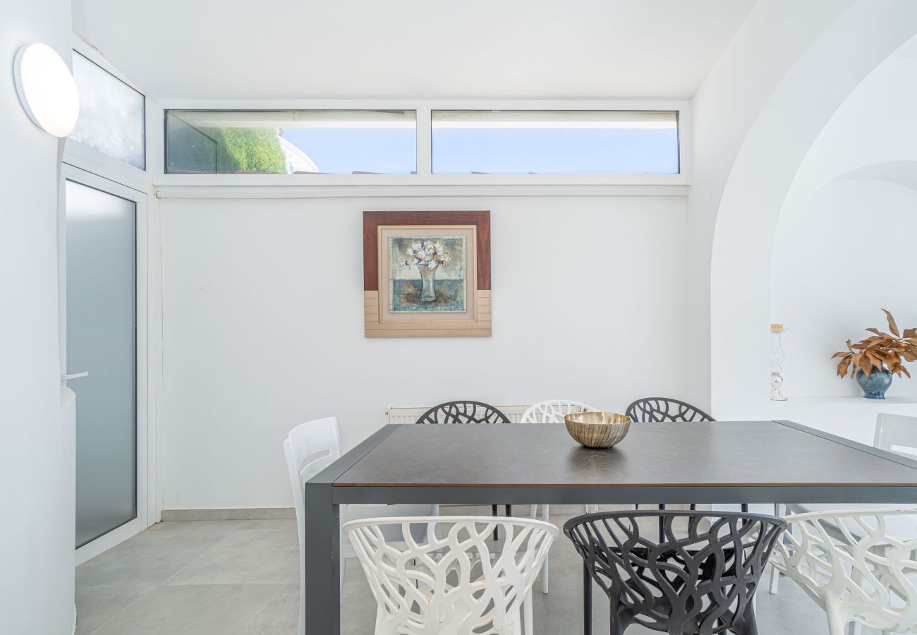 Villa in Empuriabrava - 0100-LLOBREGAT Huis aan kanaal met zwembad, aanlegplaats en studio