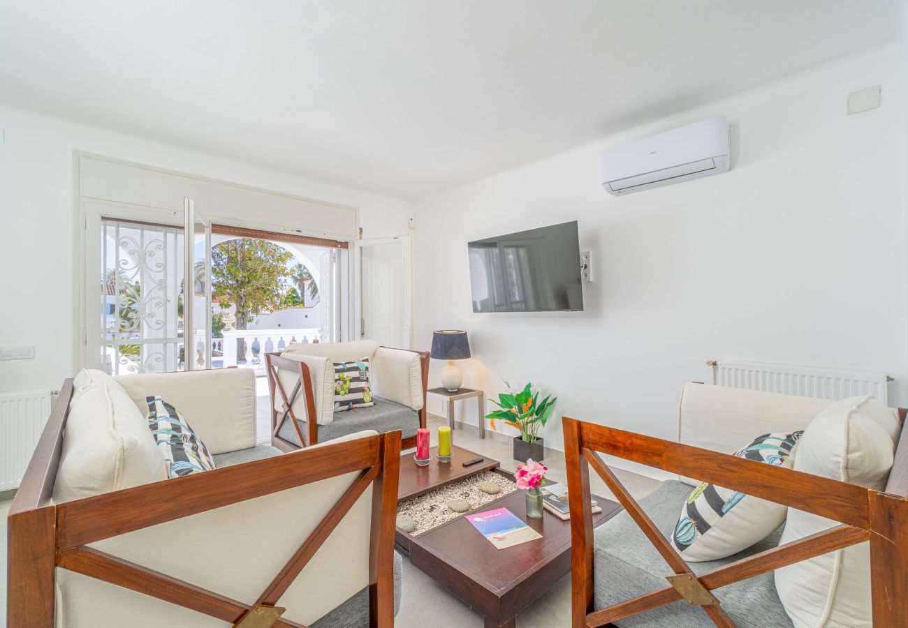 Villa in Empuriabrava - 0100-LLOBREGAT Huis aan kanaal met zwembad, aanlegplaats en studio