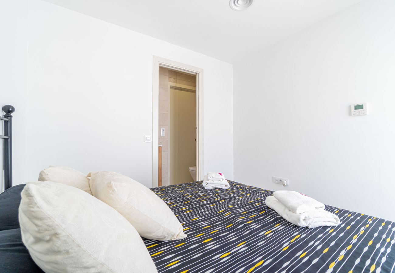 Villa in Empuriabrava - 0100-LLOBREGAT Huis aan kanaal met zwembad, aanlegplaats en studio