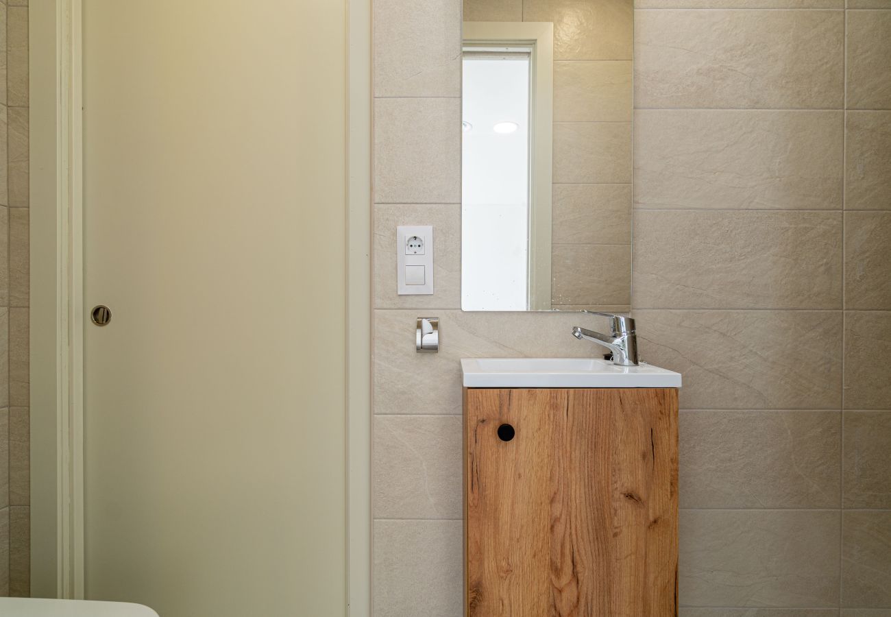 Villa in Empuriabrava - 0100-LLOBREGAT Huis aan kanaal met zwembad, aanlegplaats en studio