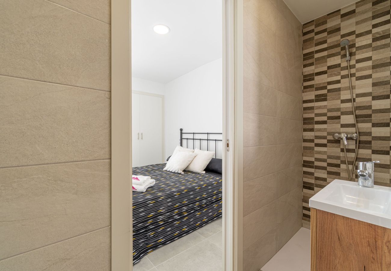 Villa in Empuriabrava - 0100-LLOBREGAT Huis aan kanaal met zwembad, aanlegplaats en studio