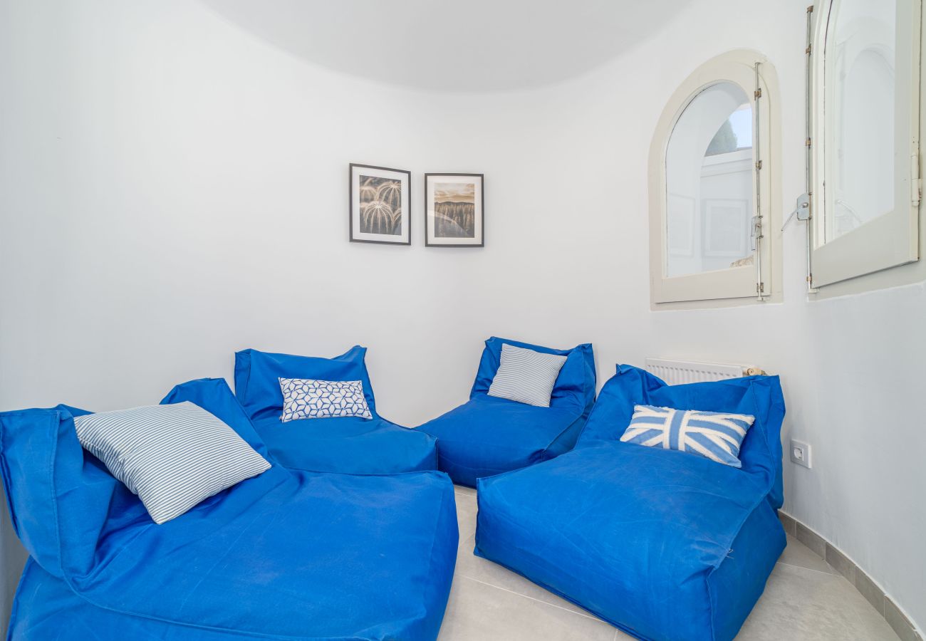 Villa in Empuriabrava - 0100-LLOBREGAT Huis aan kanaal met zwembad, aanlegplaats en studio