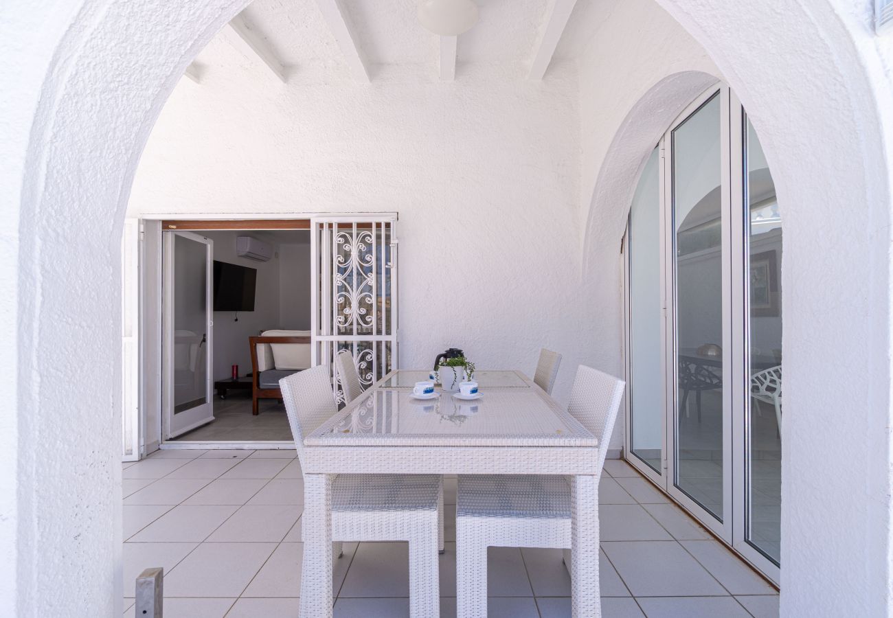 Villa in Empuriabrava - 0100-LLOBREGAT Huis aan kanaal met zwembad, aanlegplaats en studio