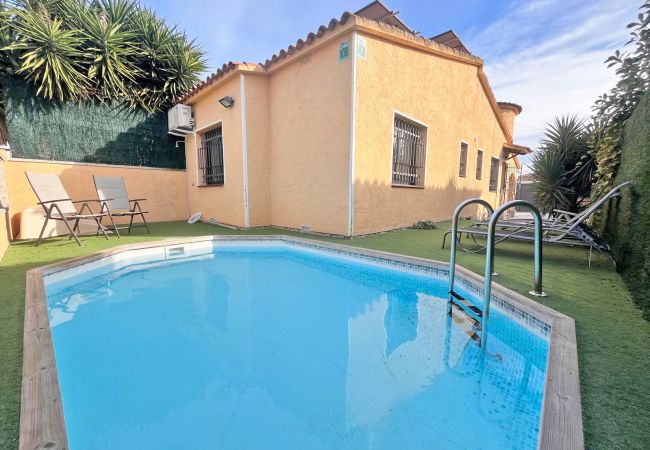 Villa in Empuriabrava - 0130-MONTGRI Huis met privé-zwembad 