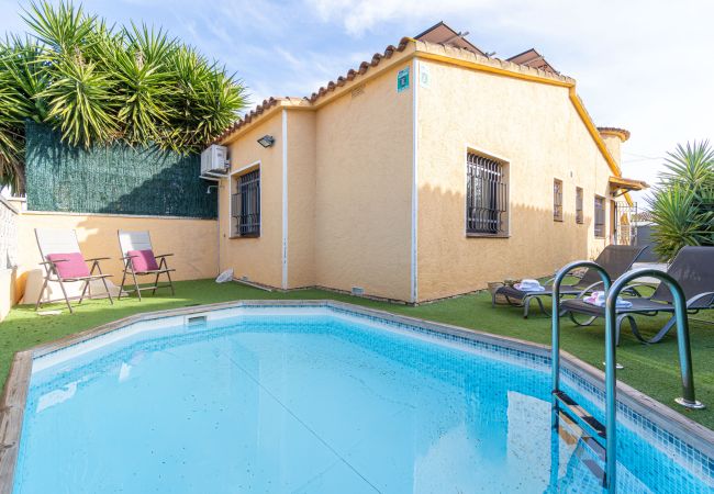 Villa in Empuriabrava - 0130-MONTGRI Huis met privé-zwembad 